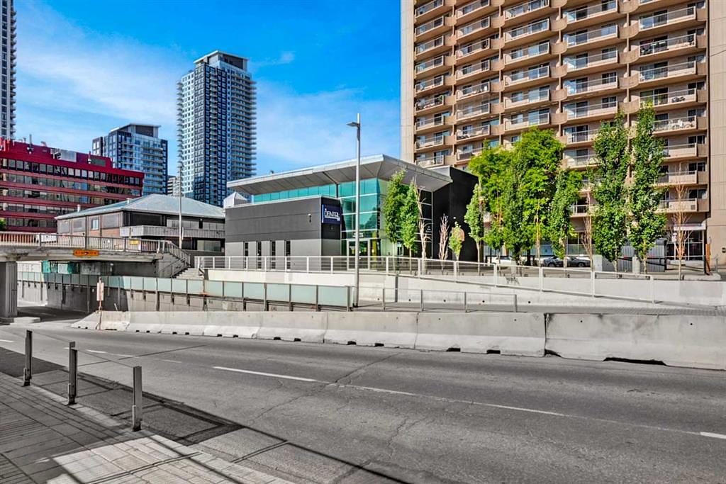 902 9 Avenue Southwest, Calgary, AB