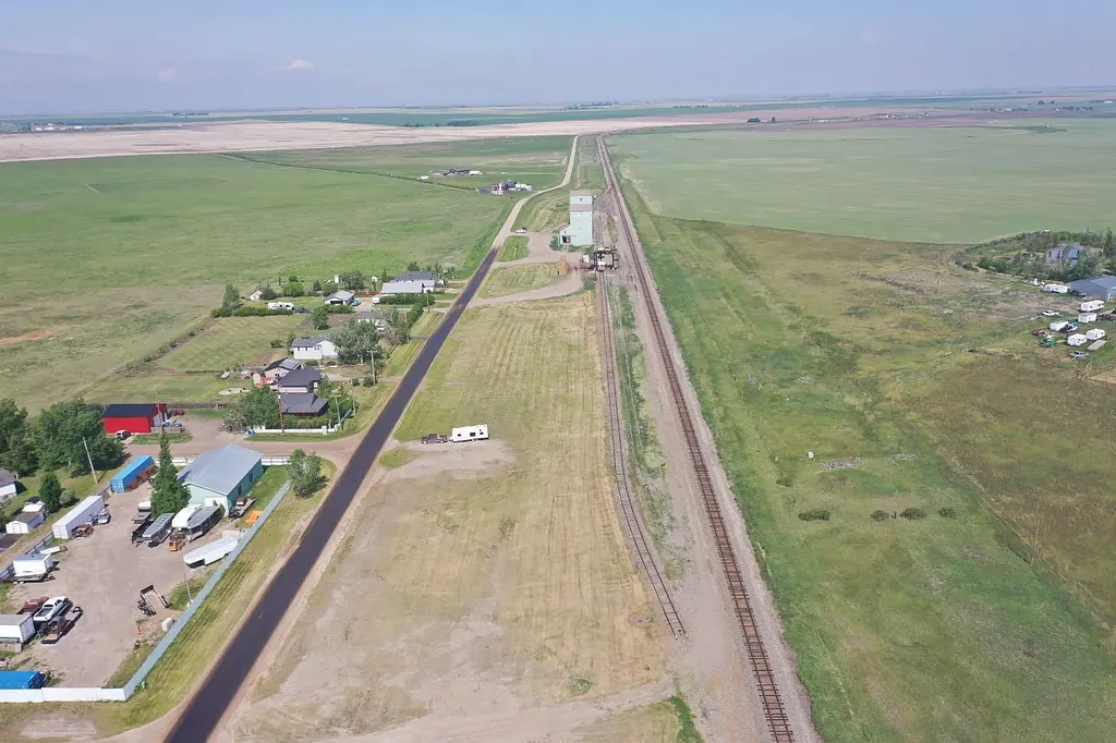 Railway Avenue, Brant, AB