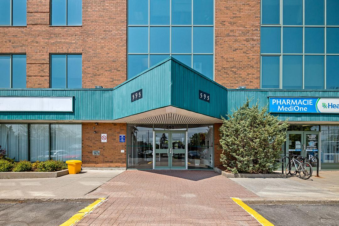 595 Montreal Rd, Ottawa, ON