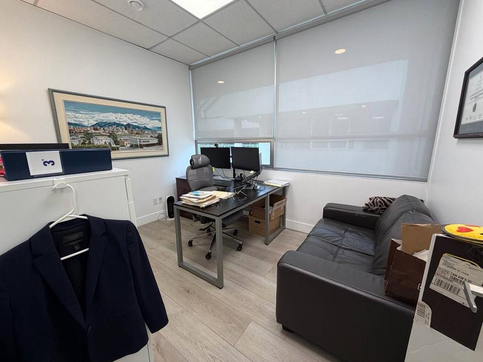 233 - 1433 Lonsdale Avenue, North Vancouver, BC