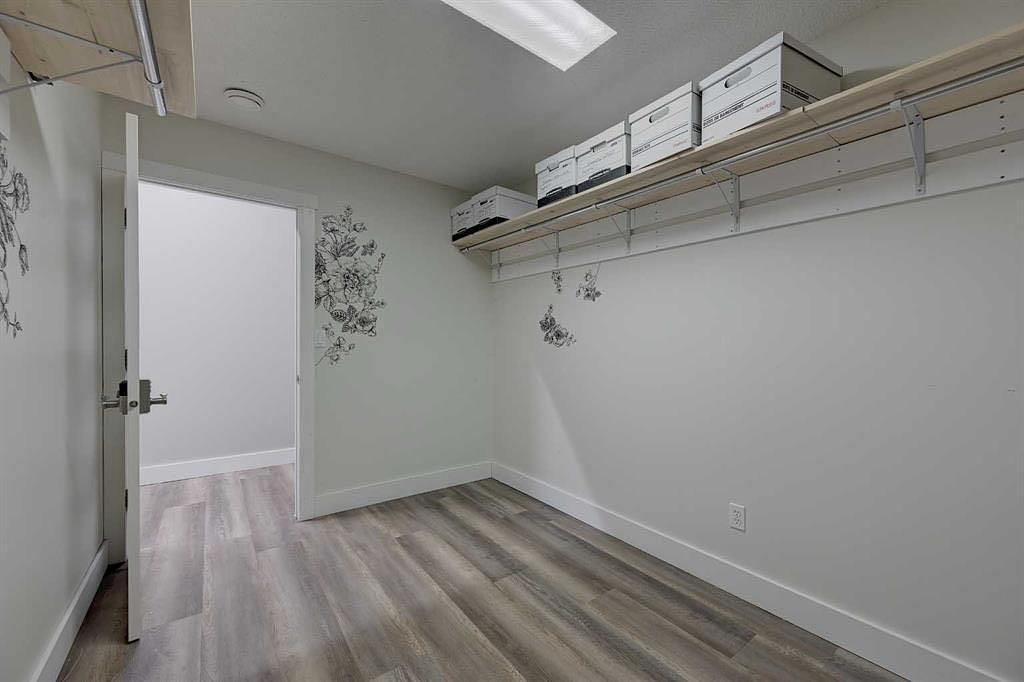 203 - 5116 52 Street, Red Deer, AB