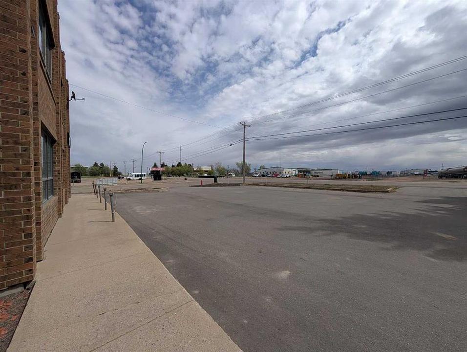 1811 Broadway Avenue East, Redcliff, AB