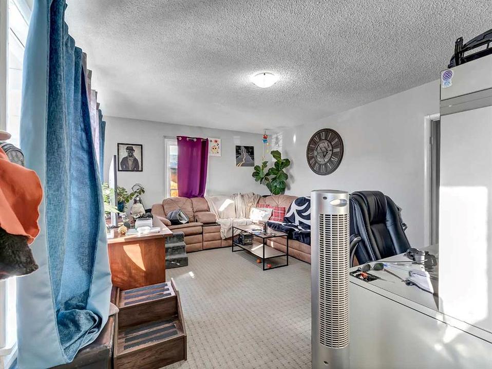 Kingsway Avenue Southeast, Medicine Hat, AB