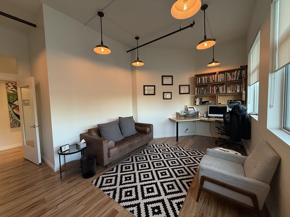 103 - 324 Goldstream Ave, Victoria, BC