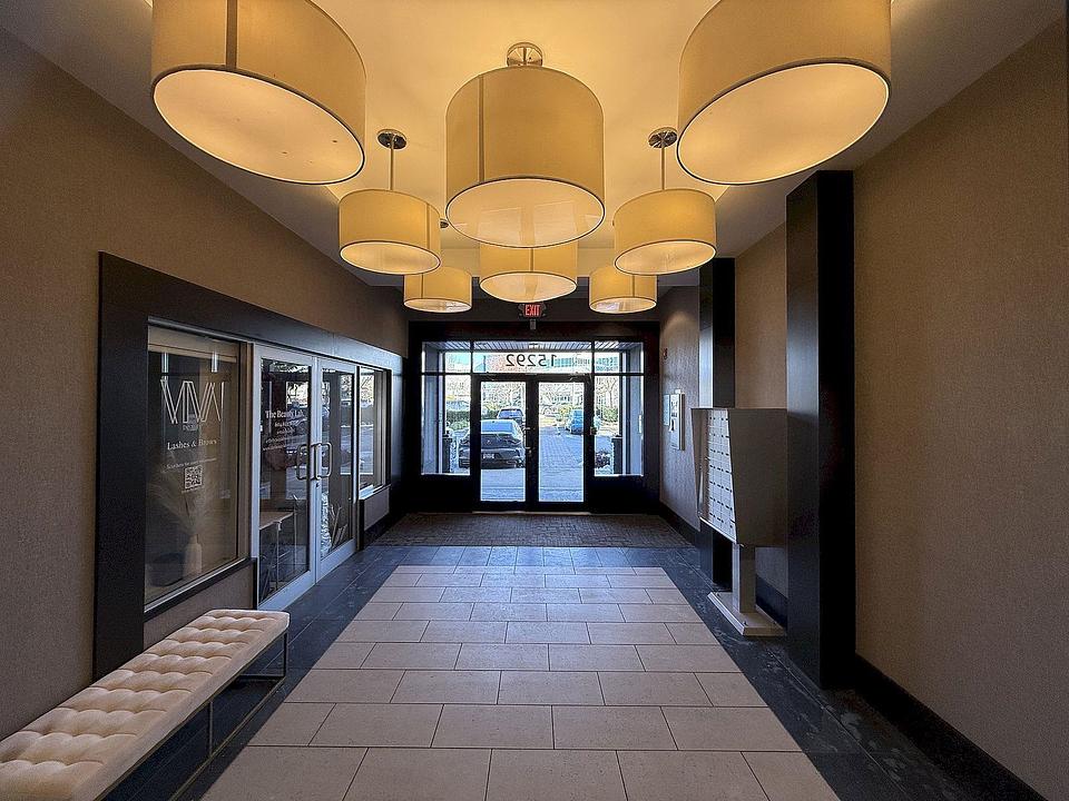 301 - 15292 Croydon Drive, Surrey, BC