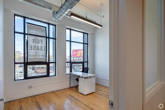 639 Queen St W, Toronto, ON