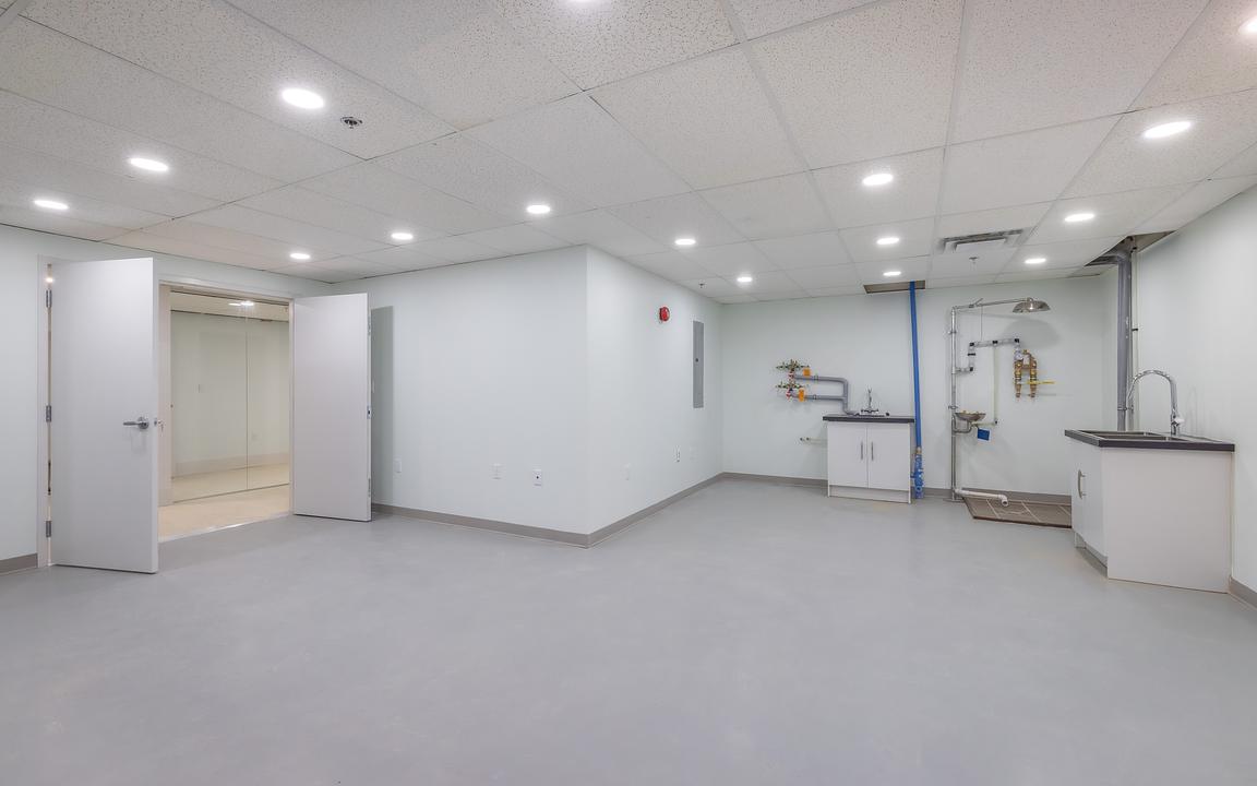 Building - 1600 Valmont Way, Richmond, BC