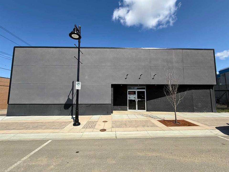 5004 51 Avenue, Ponoka, AB