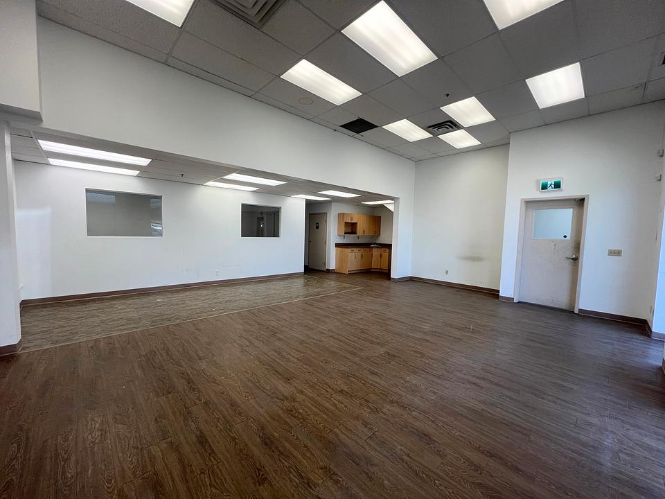 2221 41 Ave NE, Calgary, AB