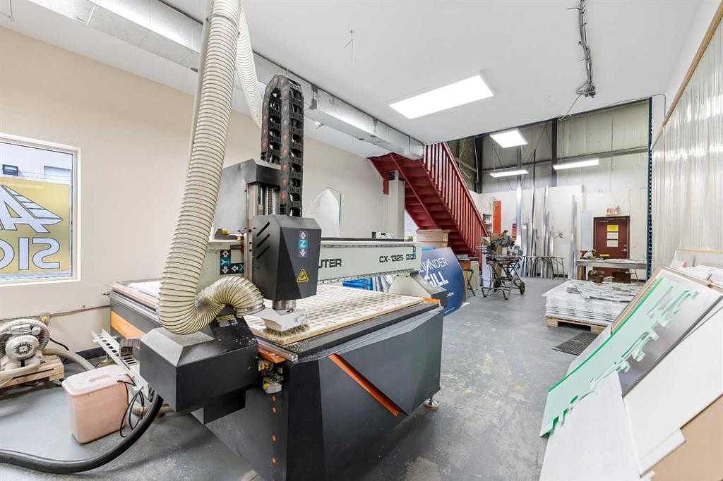 4852 50 Avenue Northeast, Calgary, AB