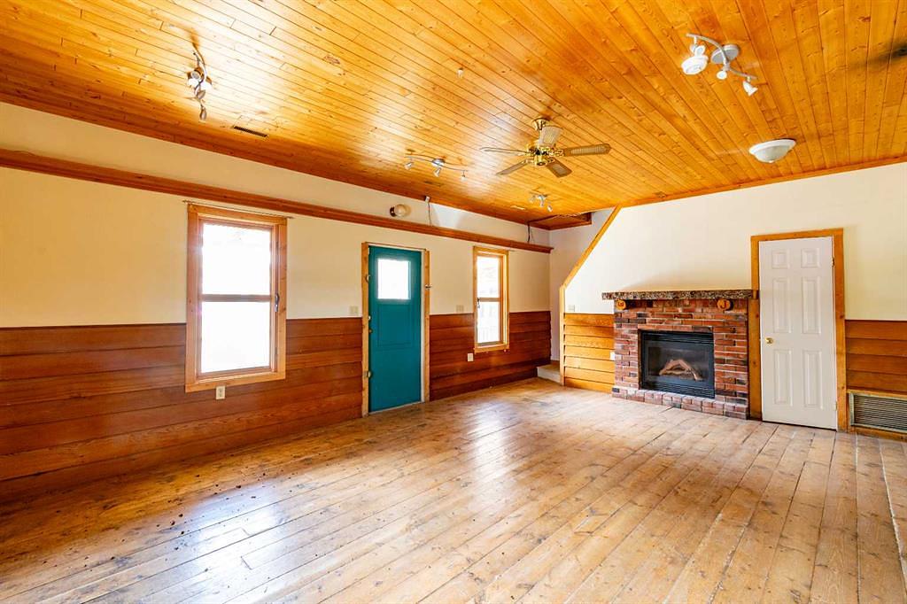 44 Main Street East, Big Valley, AB