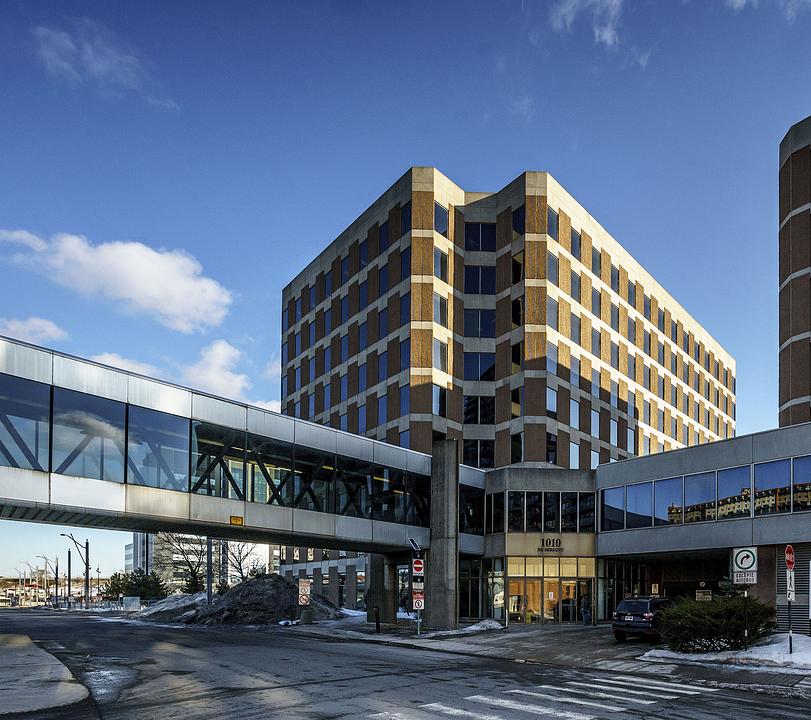 1010 Rue de Sérigny, Longueuil, QC