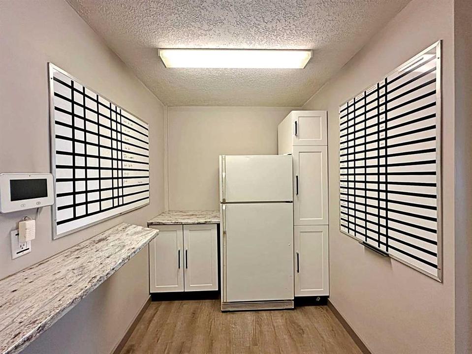 8121 Fraser Avenue, Fort McMurray, AB