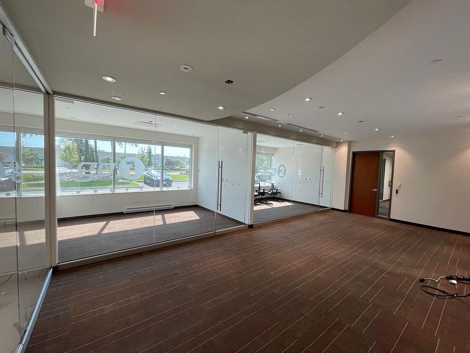 302 - 2355 Skymark Avenue, Mississauga, ON