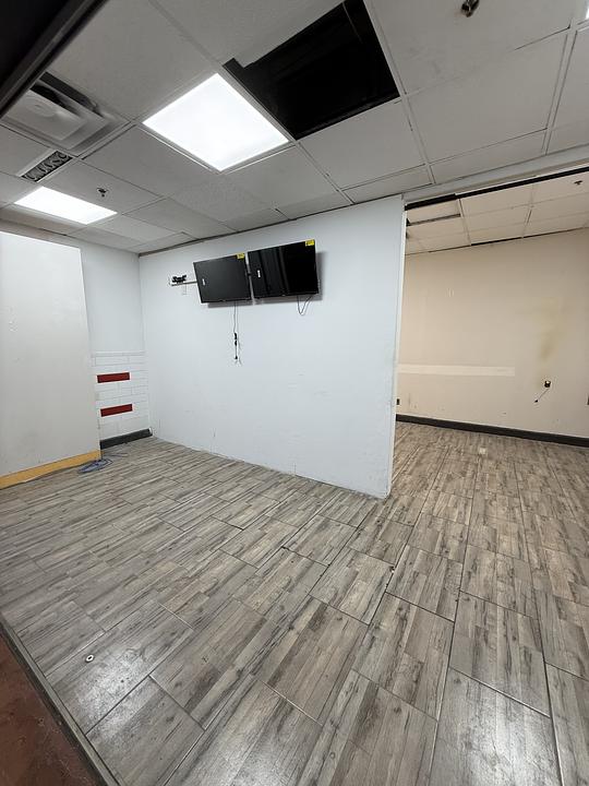 275 Dundas St W, Toronto, ON