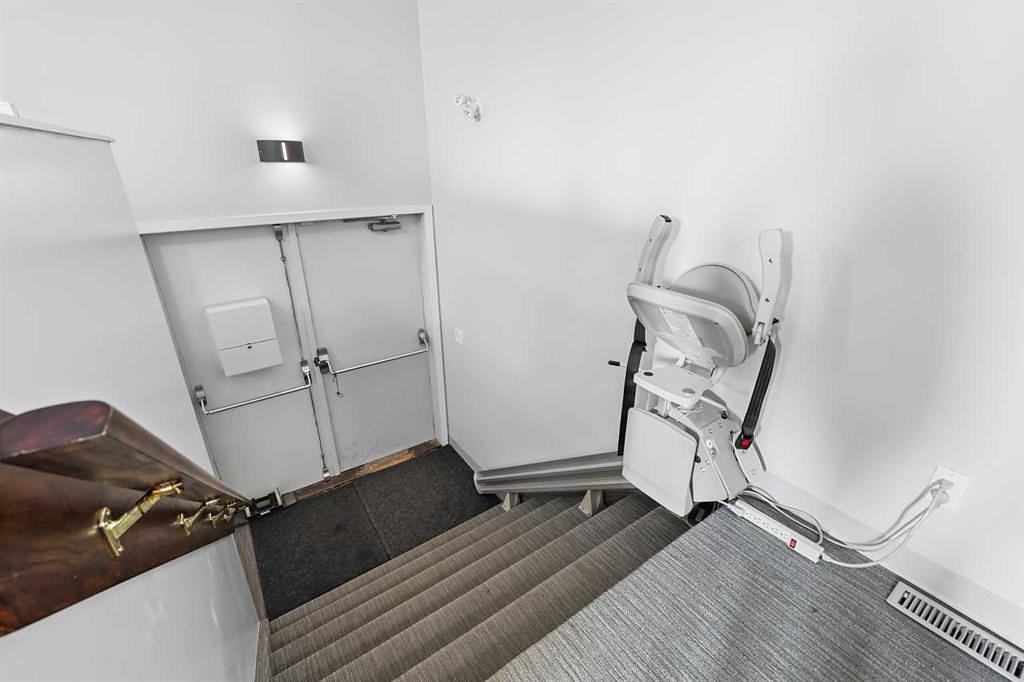 232 8A Street Northeast, Calgary, AB