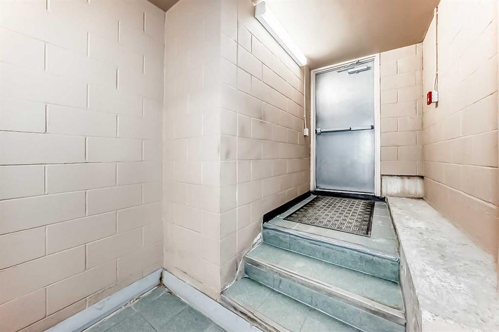 5,9,15 - 1015 Centre Street Northwest, Calgary, AB