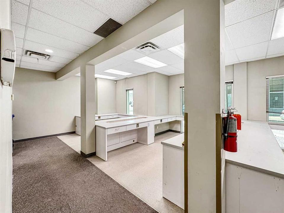 902 9 Avenue Southwest, Calgary, AB