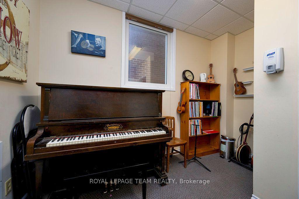 422 Donald B. Munro Drive, Ottawa, ON