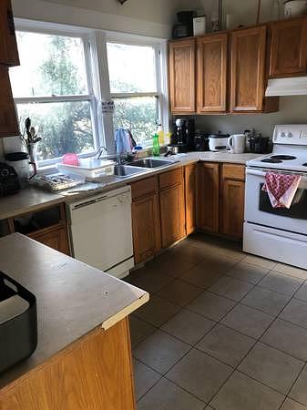 6 - 411 Seventh Street, New Westminster, BC