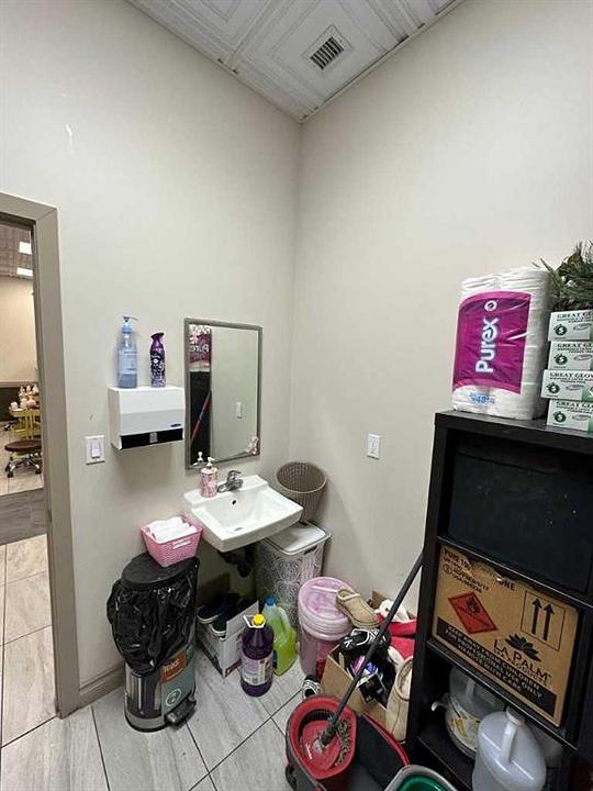 222 - 1632 14 Avenue Northwest, Calgary, AB