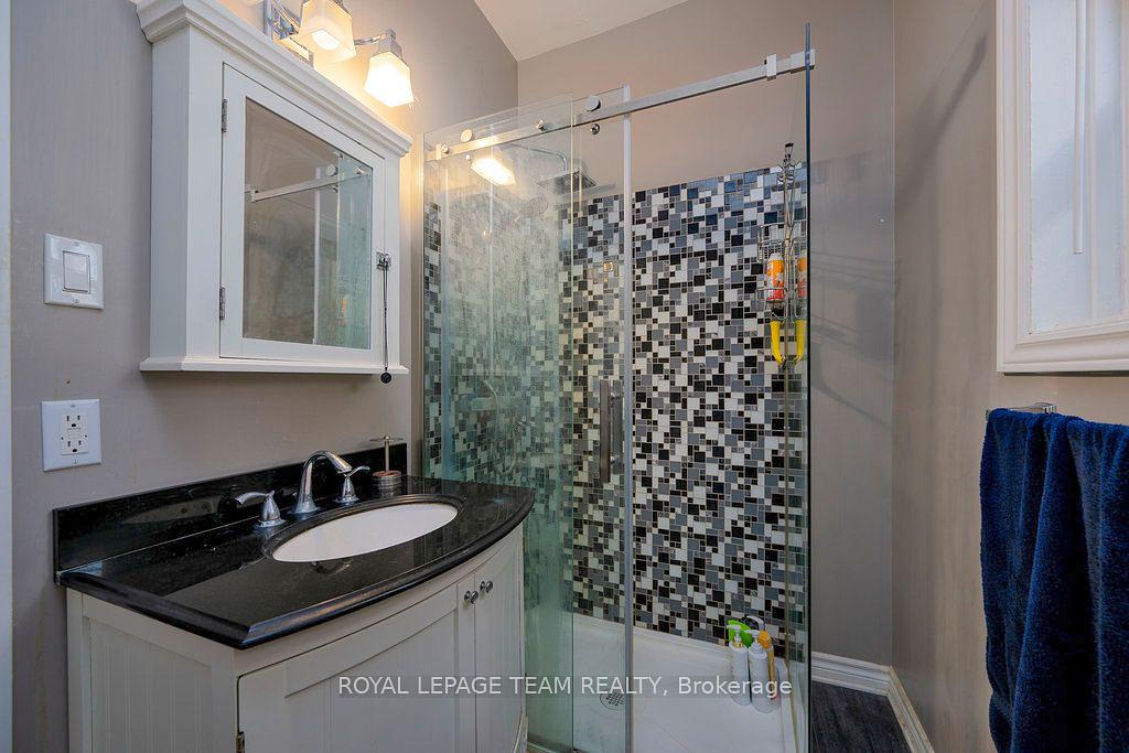 422 Donald B. Munro Drive, Ottawa, ON