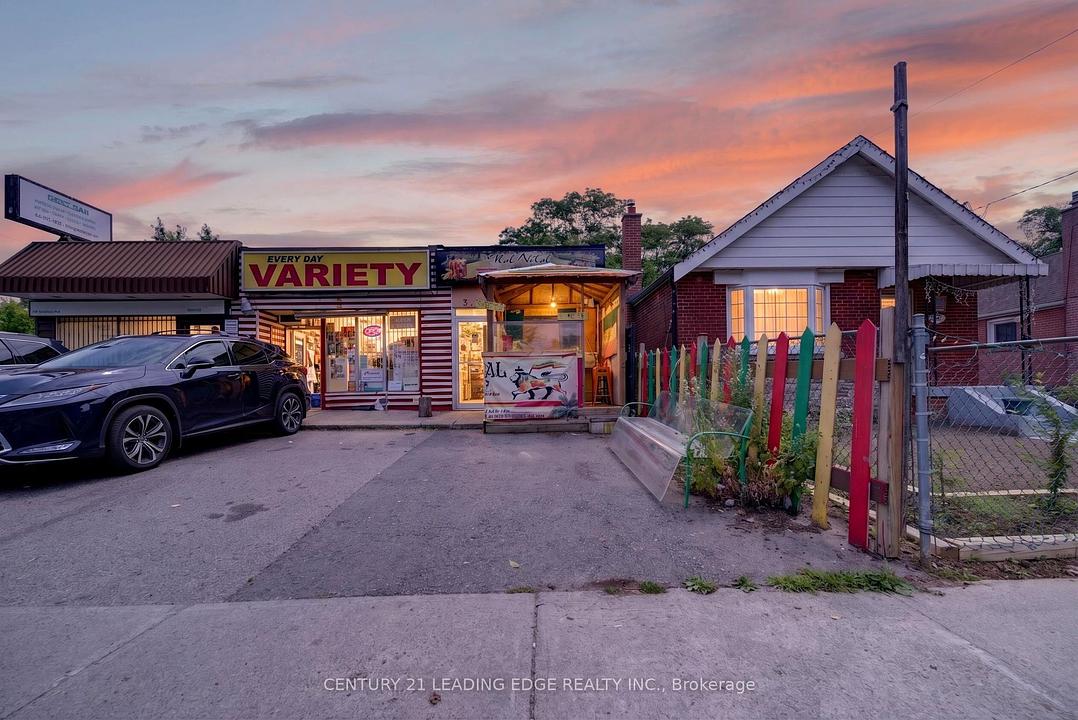 741 Pharmacy Avenue, Toronto, ON
