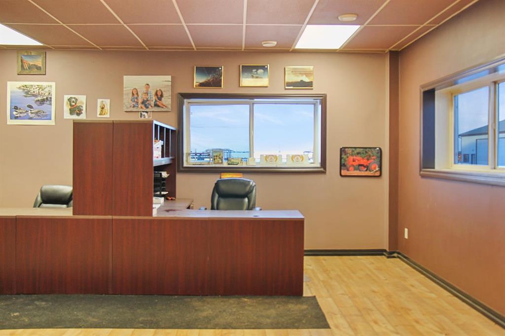 5022 50 Avenue, Lougheed, AB
