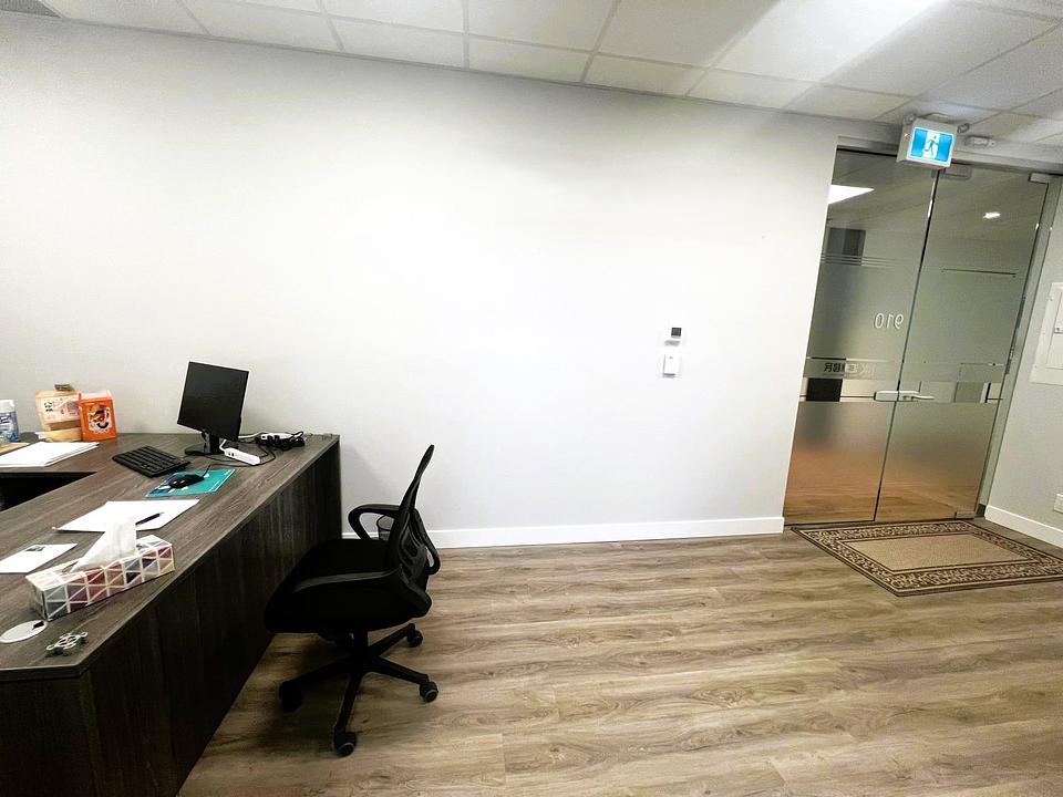 8477 Bridgeport Rd, Richmond, BC