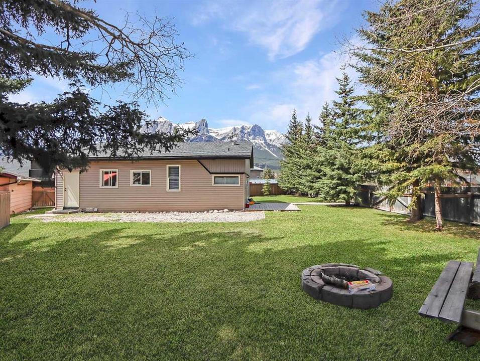 228 17 Street, Canmore, AB