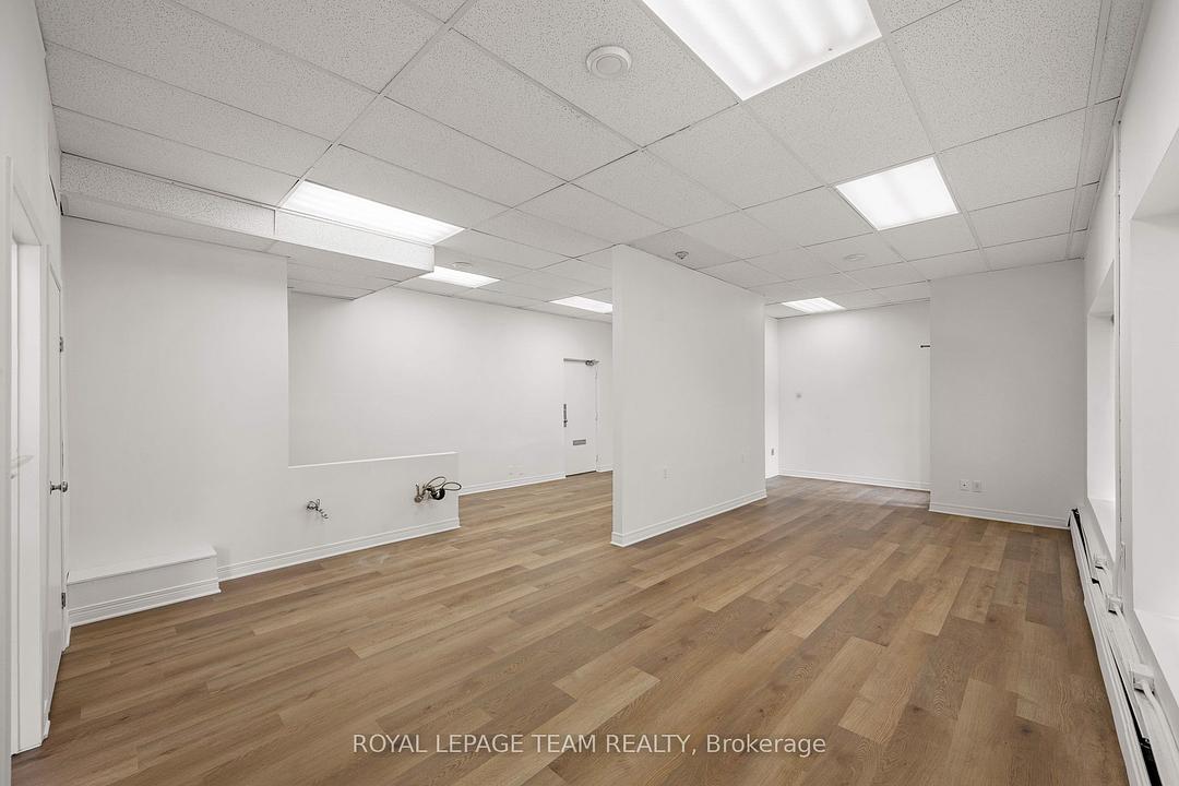 945D Richmond Road, Ottawa, ON