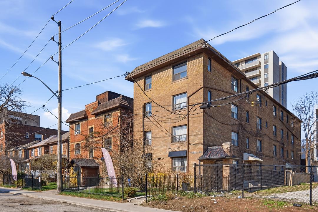 Raglan Avenue, Toronto, ON