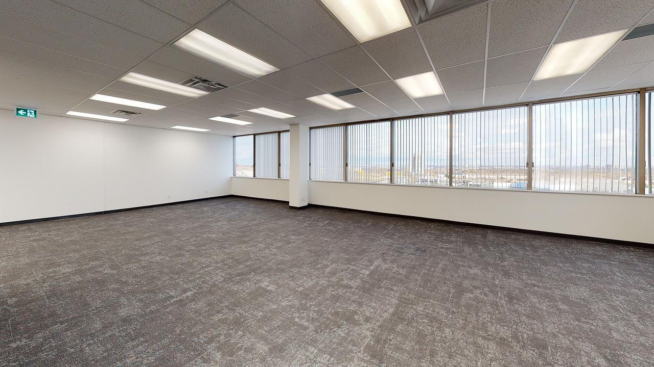 800 - 30 Eglinton Avenue West, Mississauga, ON