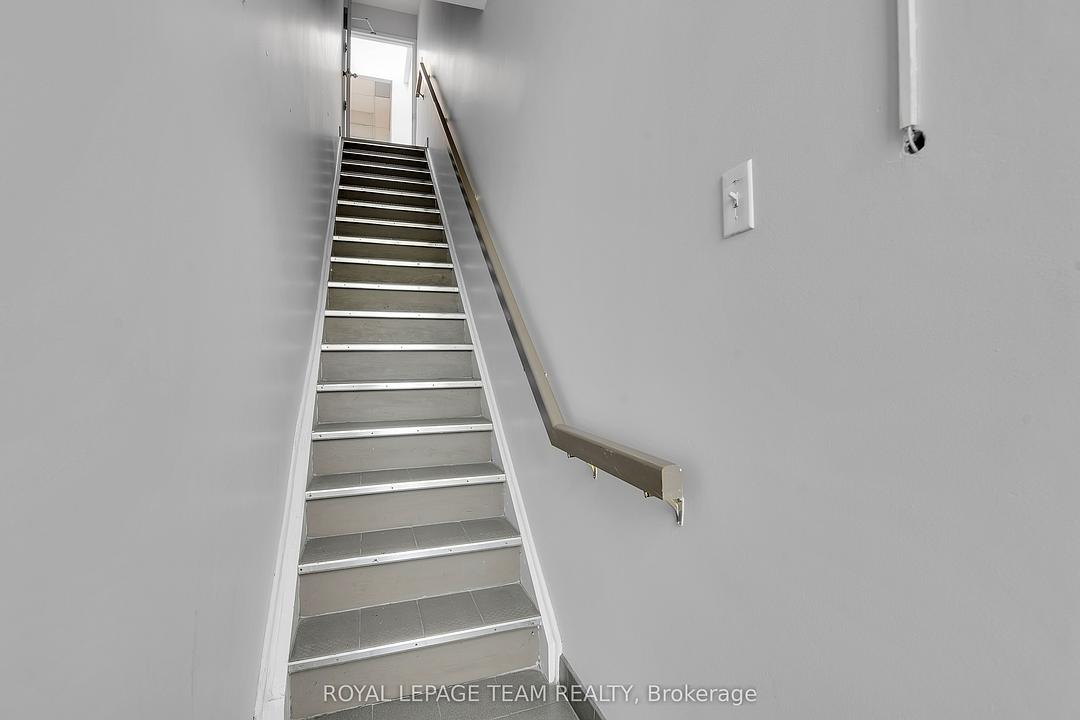 901 Somerset Street West, Ottawa, ON