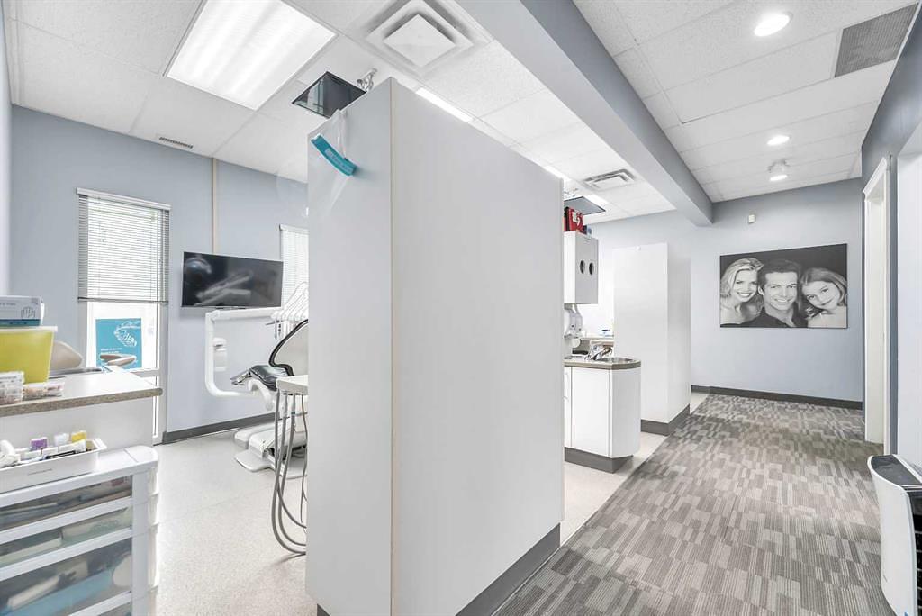 902 9 Avenue Southwest, Calgary, AB