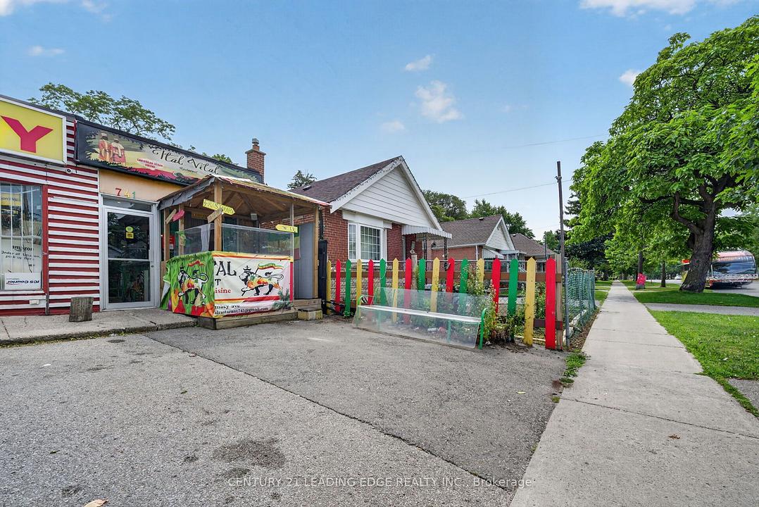 741 Pharmacy Avenue, Toronto, ON
