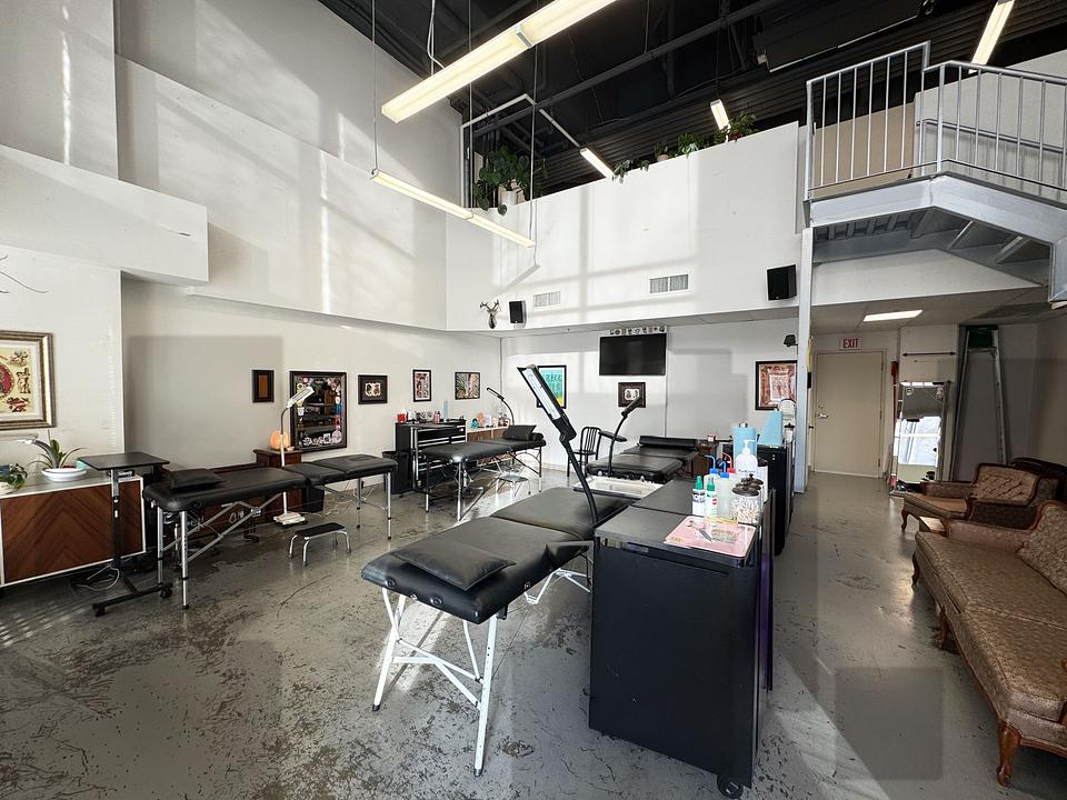 102 - 1118 12 Avenue Southwest, Calgary, AB