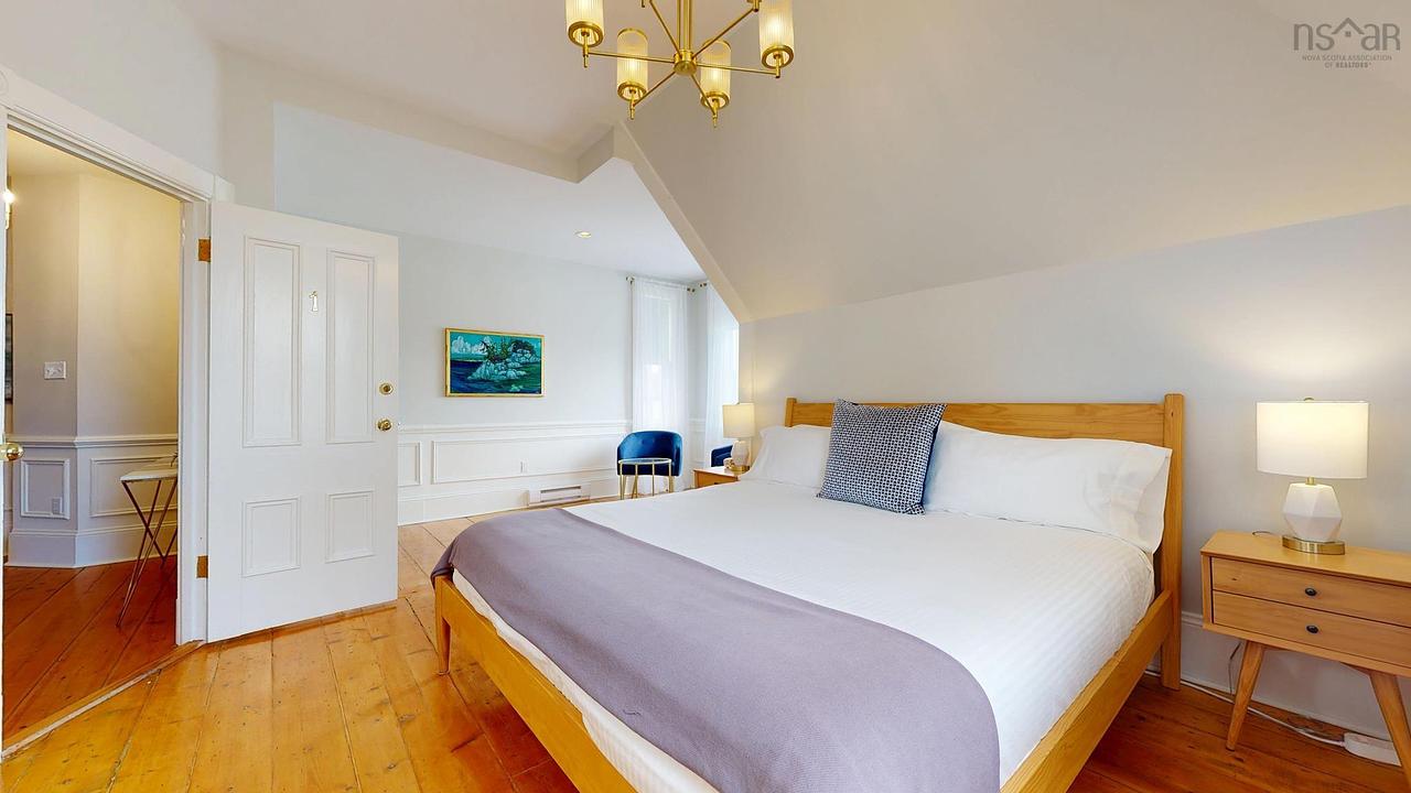 558 Main Street, Mahone Bay, NS