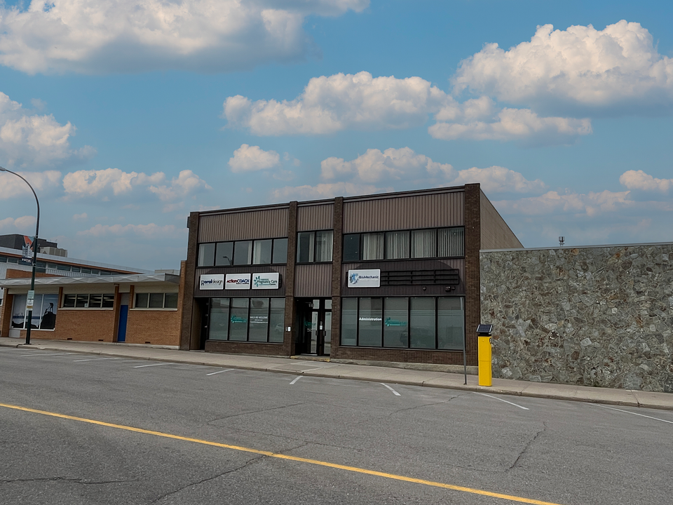200 - 120 8 Street South, Lethbridge, AB