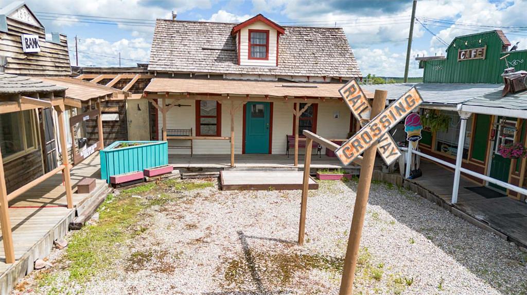 44 Main Street East, Big Valley, AB