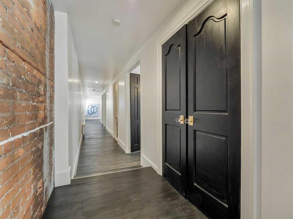 325 5 Street South, Lethbridge, AB
