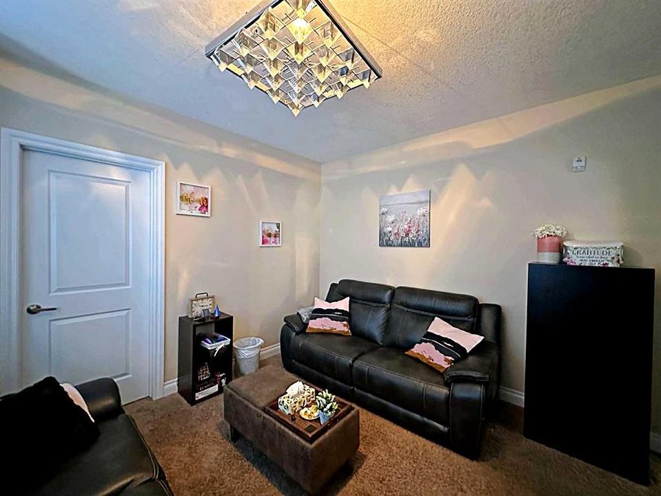 102 - 10110 Fraser Avenue, Fort McMurray, AB