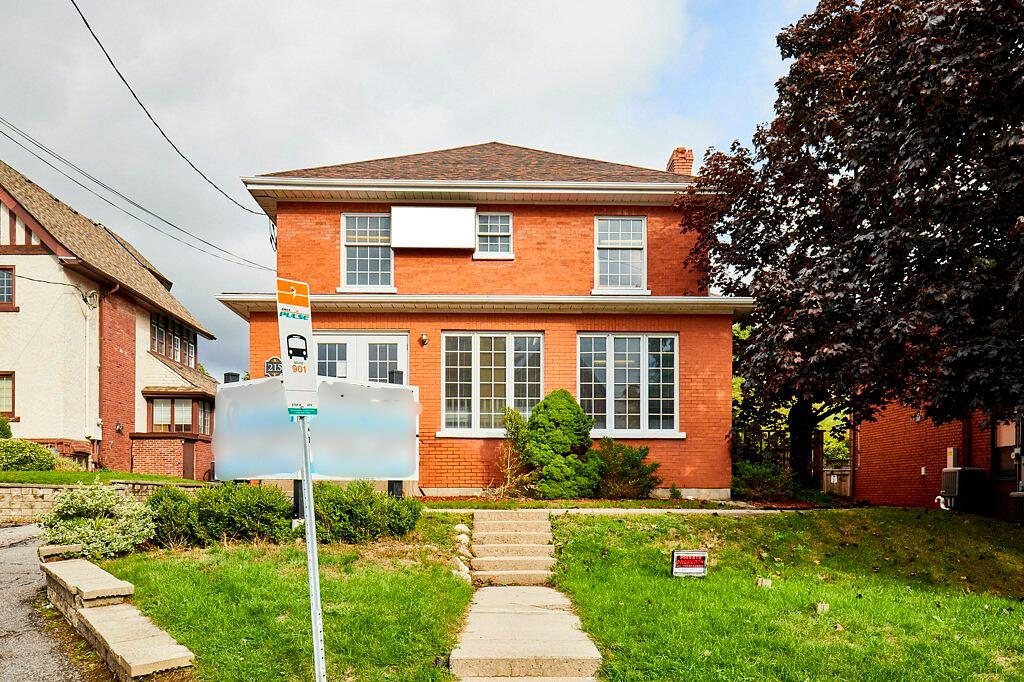 215 Simcoe Street North, Oshawa, ON