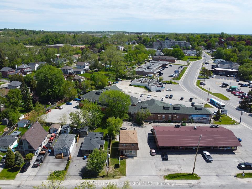 21 Metro Road South, Georgina, ON