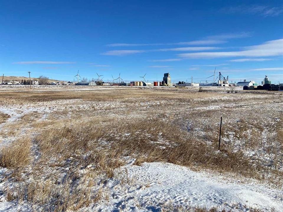 206 Railway Street, Lundbreck, AB