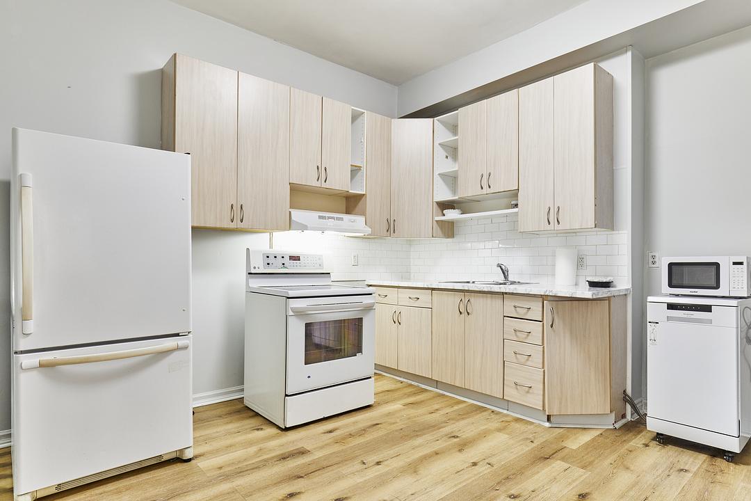 363 Barton Street East, Hamilton, ON