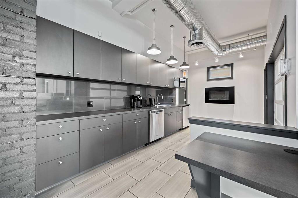 1742 10 Avenue Southwest, Calgary, AB