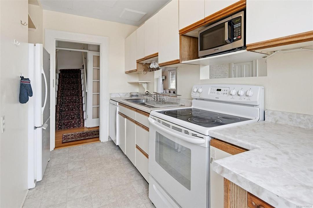 1043 Belmont Avenue, Victoria, BC