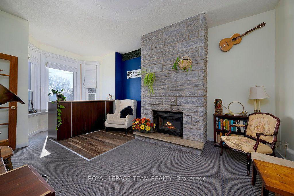 422 Donald B. Munro Drive, Ottawa, ON