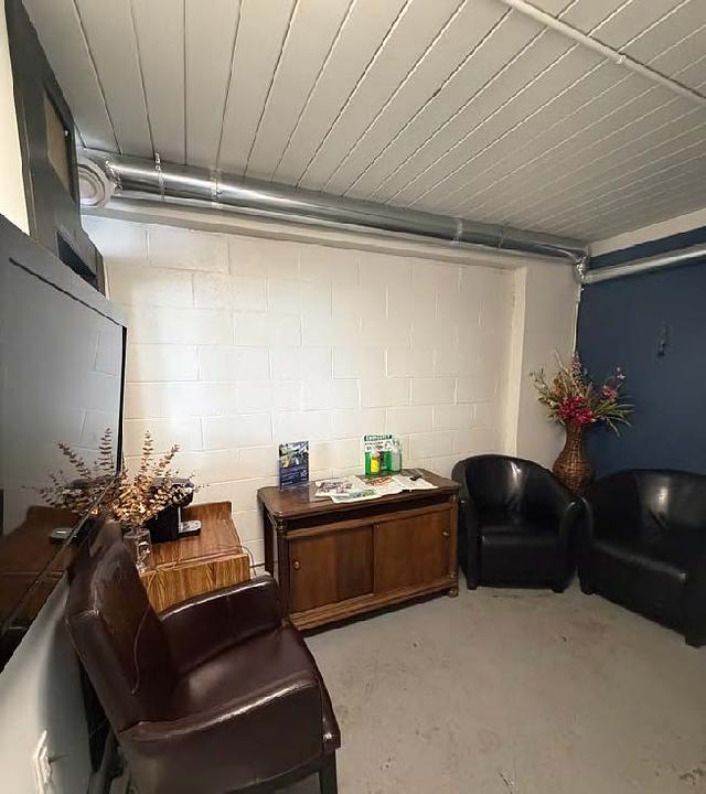 933a 48 Avenue Southeast, Calgary, AB